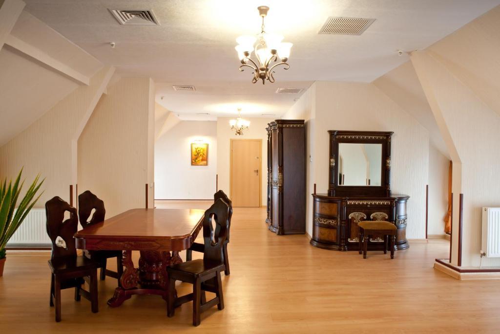Hotel Complex Verhovina Kiev Bilik gambar