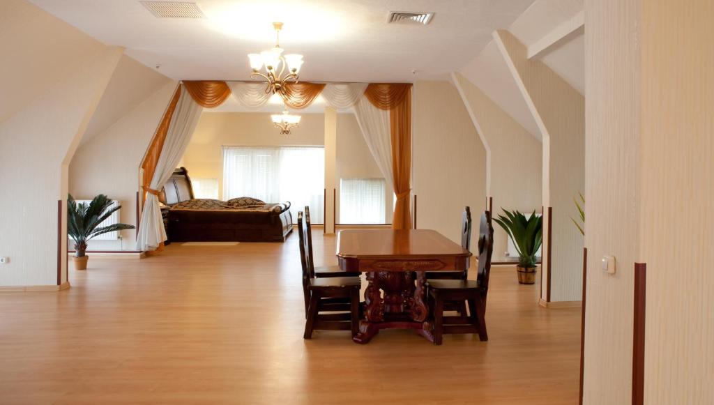 Hotel Complex Verhovina Kiev Bilik gambar