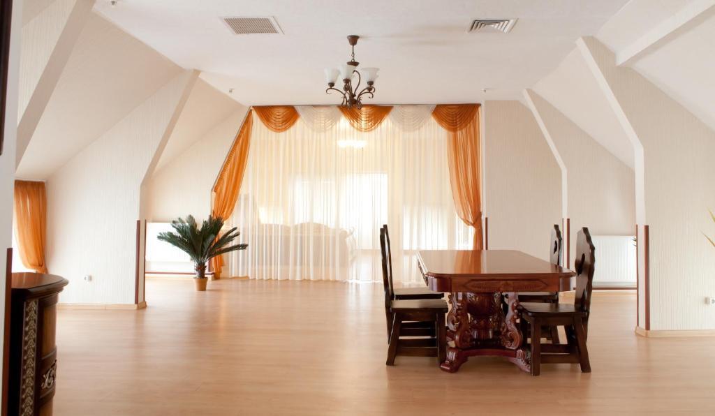 Hotel Complex Verhovina Kiev Bilik gambar